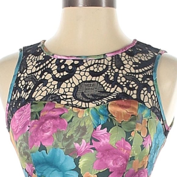 🌎Tatyana || Mirabelle Floral Dress - Navy Lace - Picture 6 of 8